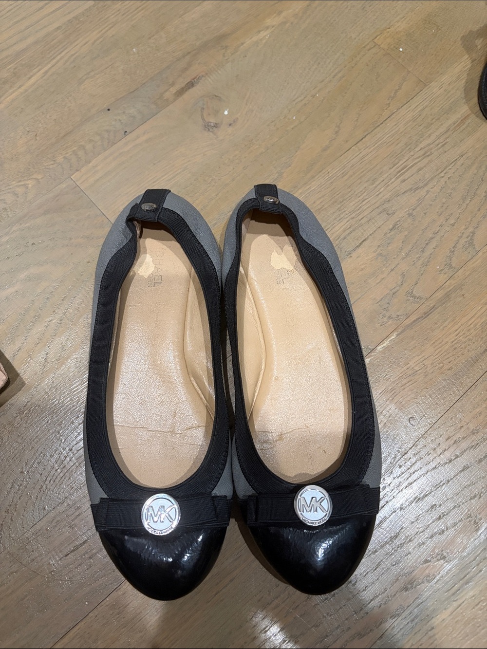 Michael Kors Black & Gray Logo Cap-Toe Ballet Flats
